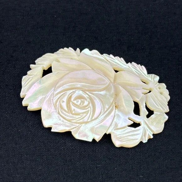 Vintage Mother of Pearl Shimmery Ivory Roses Carved Floral Brooch 1940’s-1950’s - Picture 3 of 8